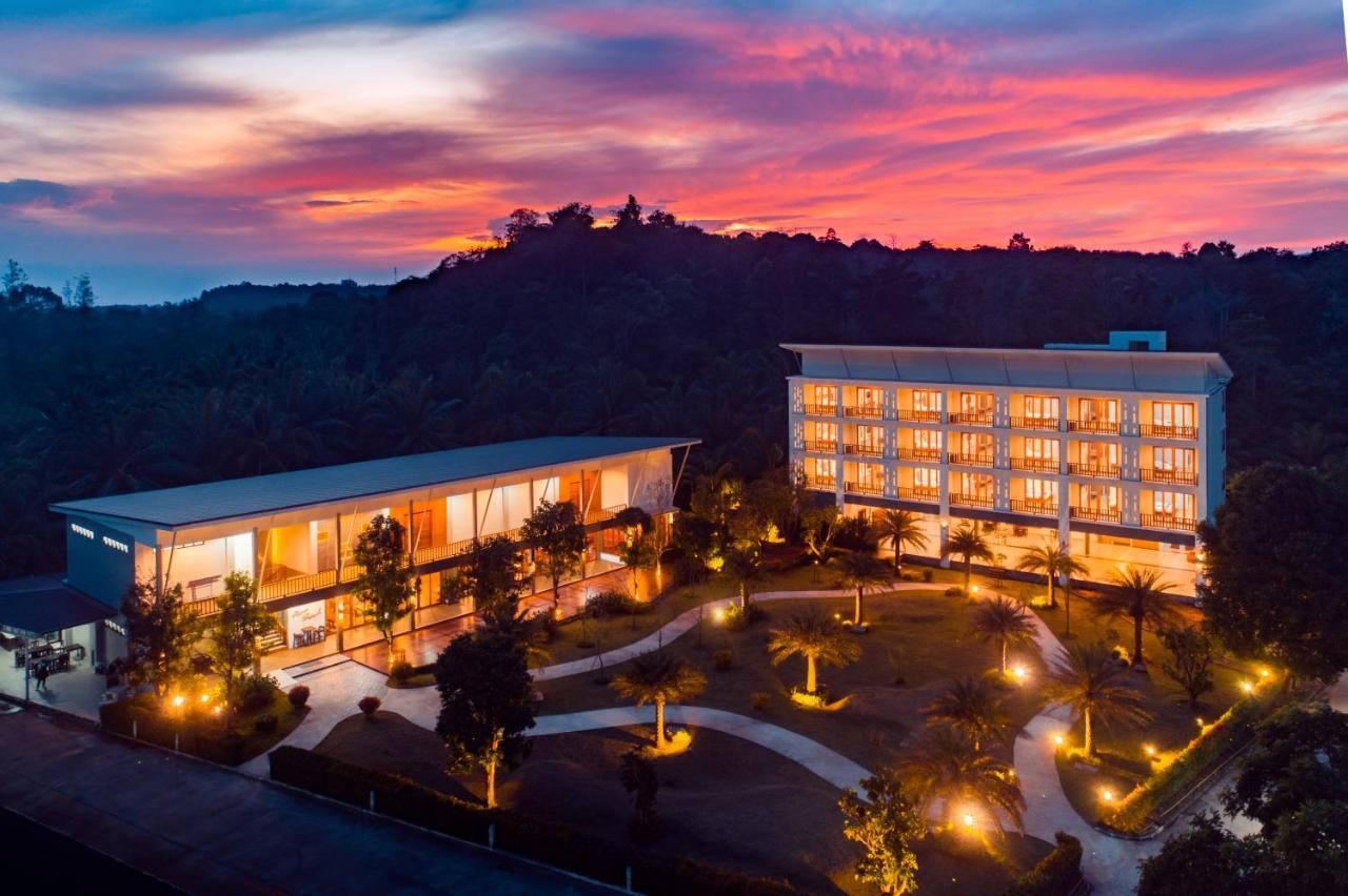 Nana Beach Hotel & Resort Patiyu Exterior foto